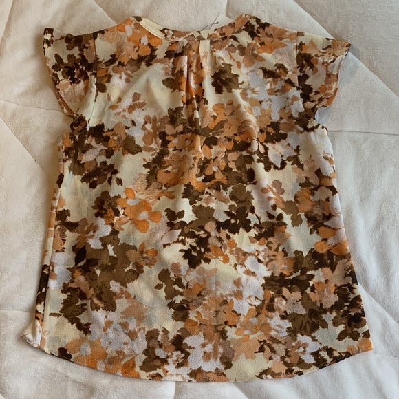 NWT Calvin Klein Floral blouse with flutter Sleeves - Picture 10 of 10